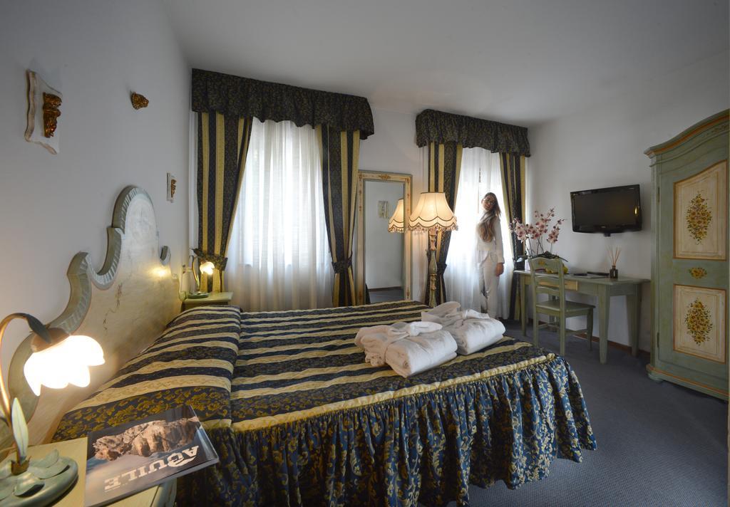 Hotel Margherita San Martino Di Castrozza Habitación foto